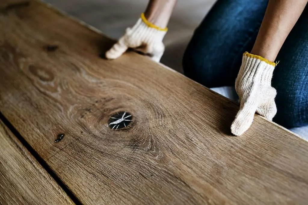 Lắp đặt sàn gỗ tự nhiên đảm bảo sự liền mạch